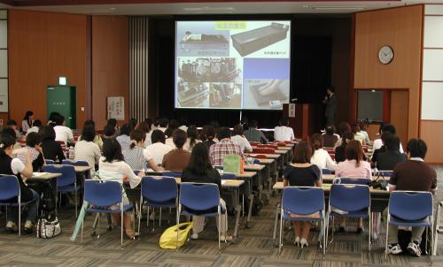 2010年7月11日　第7回日本アロマセラピー学会中国地方会セミナー　においてセミナータイトル「岩盤浴を用いた温熱医学」の公演中